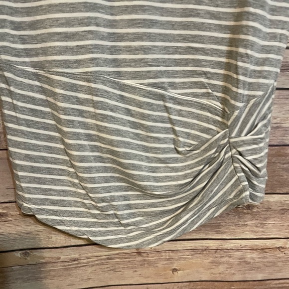 👚 Cute CAbi grey and white ruched t shirt XS - Picture 4 of 4